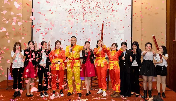 “凝初心 燃廿载 共创共享”2019年美成达二十周年庆典暨表彰大会圆满举行